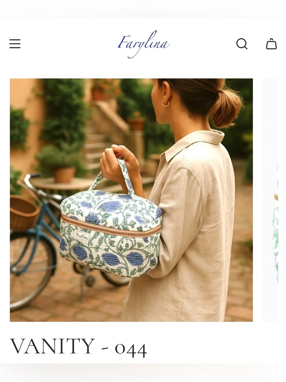 Faryluna Vanity bag Cream Floral tulip pattern. Cosmetic Case. NWOT.